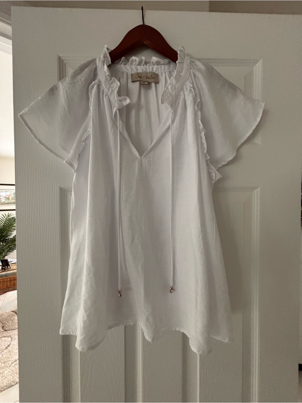 Oak & Trellis White Ruffled V-Neck Peasant Top